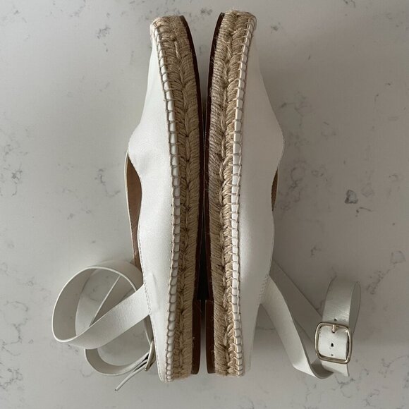 Stuart Weitzman Slip On w Ankle Buckle Closure Leather Sandals Off White Sz 8.5 - Picture 2 of 11